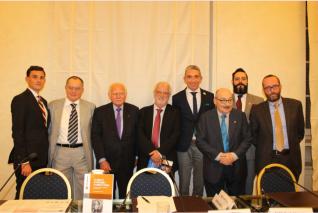 Da sx Nob. Demetrio Baffa Trasci, Prof. Paolo Rossi, S.A.I. Osman Osmanoglu, Prof. Raffaello Cecchetti, March. Emilio Petrini Mansi, Prof. Enrico Spagnesi, Nob. Andrea Borella e Prof. Giovanni Sessa